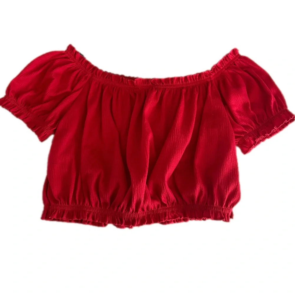 Divided red‎ top - Picture 2 of 4